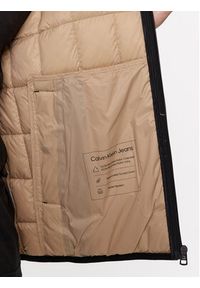 Calvin Klein Jeans Kurtka puchowa J30J324981 Czarny Regular Fit. Kolor: czarny. Materiał: puch, syntetyk