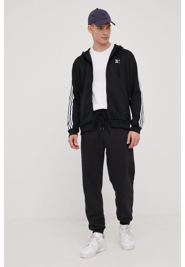 adidas Originals bluza Adicolor męska kolor czarny z kapturem z aplikacją. Okazja: na co dzień. Typ kołnierza: kaptur. Kolor: czarny. Materiał: materiał. Wzór: aplikacja. Styl: casual