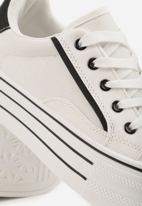 Renee - Biało-Czarne Trampki o Klasycznym Fasonie na Platformie Opheme. Okazja: na spacer, na co dzień. Kolor: biały. Obcas: na platformie. Styl: klasyczny