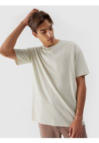 4f - T-shirt oversize z nadrukiem męski - beżowy. Kolor: beżowy. Materiał: bawełna. Wzór: nadruk