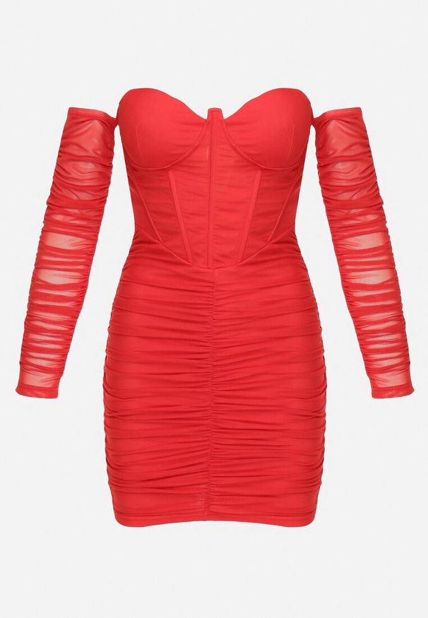 Born2be - Czerwona Dopasowana Sukienka Mini z Marszczeniem Iobe. Typ kołnierza: dekolt hiszpanka, dekolt gorset. Kolor: czerwony. Materiał: tkanina. Typ sukienki: gorsetowe. Długość: mini