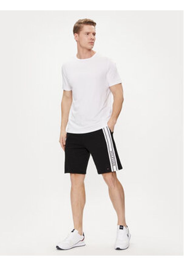 TOMMY HILFIGER - Tommy Hilfiger Szorty sportowe UM0UM03200 Czarny Regular Fit. Kolor: czarny. Materiał: bawełna. Styl: sportowy