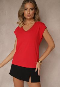 Renee - Czerwony T-shirt z Bawełny Ozdobiony Koronką Ralienne. Okazja: na co dzień. Kolor: czerwony. Materiał: bawełna, koronka. Wzór: aplikacja, koronka. Styl: casual #3