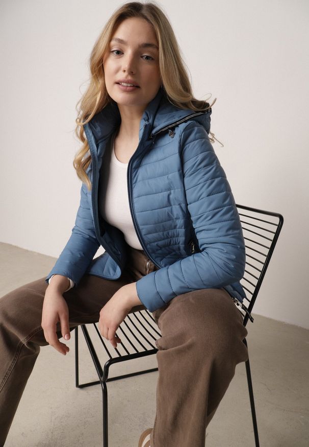 Born2be - Niebieska Pikowana Kurtka Przejściowa z Kapturem z Lamówką i Ściągaczami Zidara. Okazja: na spacer. Typ kołnierza: kaptur. Kolor: niebieski. Materiał: poliester, jeans, dresówka