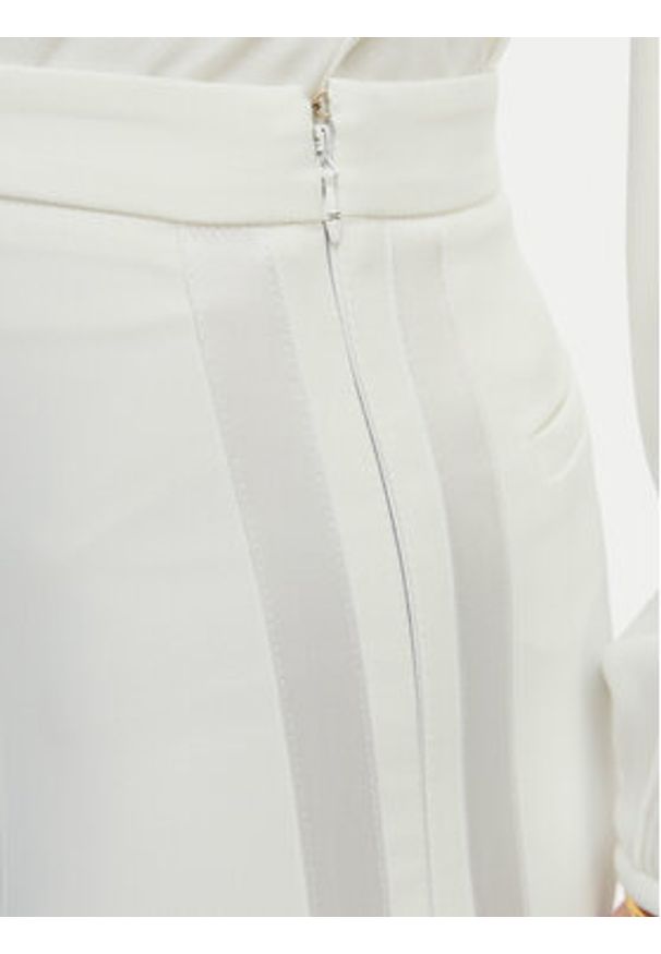 Elisabetta Franchi Spodnie materiałowe PA-184-62E2-V290 Biały Slim Fit. Kolor: biały. Materiał: syntetyk
