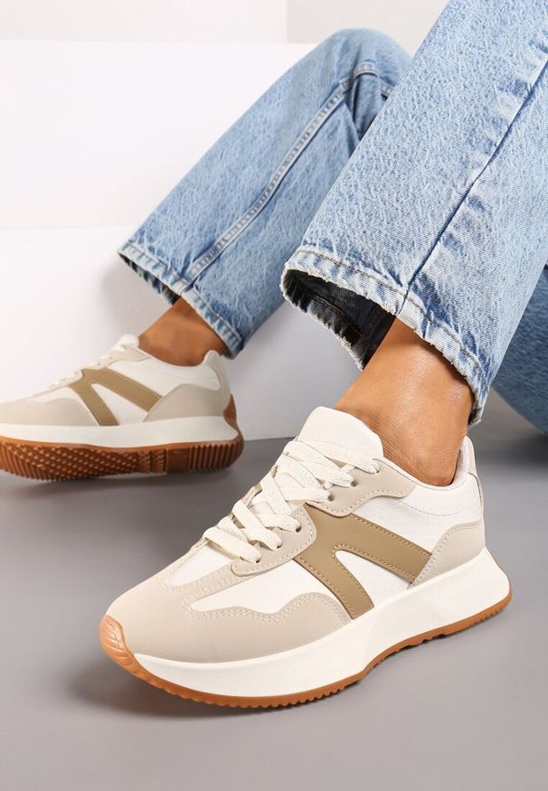 Born2be - Beżowe Płaskie Sneakersy z Geometrycznym Wzorem Nawla. Kolor: beżowy. Wzór: geometria