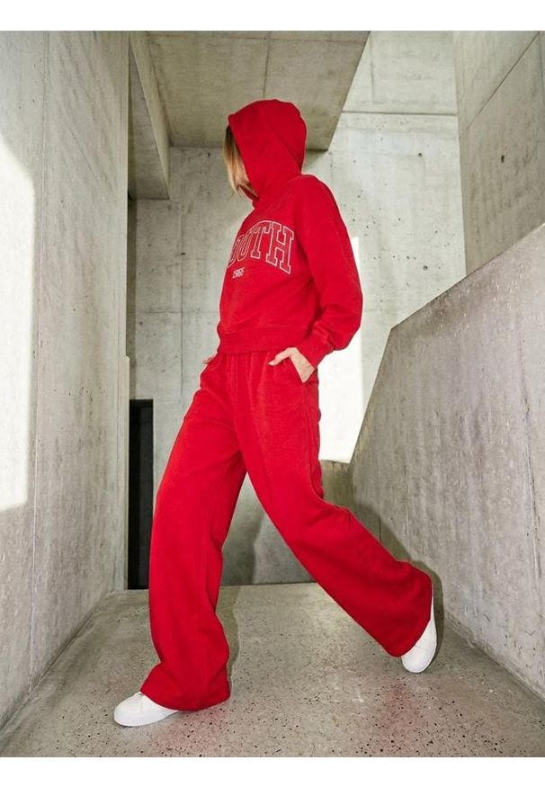 Sinsay - Spodnie materiałowe z szeroką nogawką - czerwony. Kolor: czerwony. Materiał: materiał