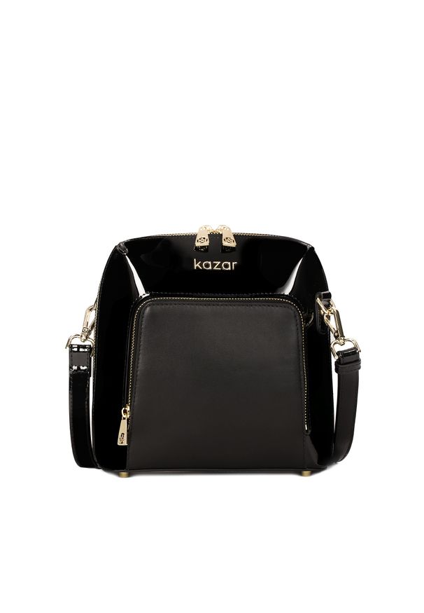Kazar - Klasyczna czarna torebka na pasku. Kolor: czarny. Wzór: gładki. Materiał: lakierowane, skórzane. Styl: klasyczny