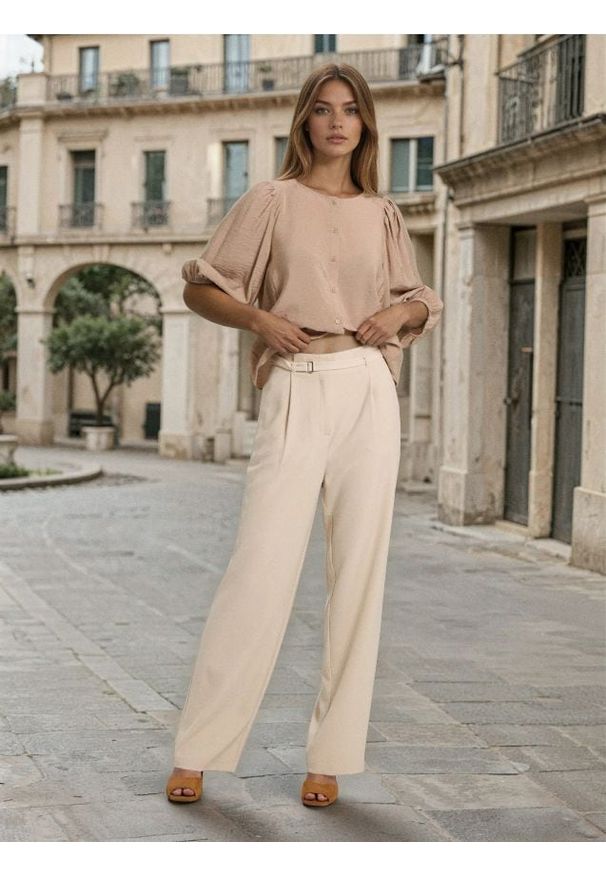 Sinsay - Spodnie palazzo z paskiem - kremowy. Kolor: kremowy