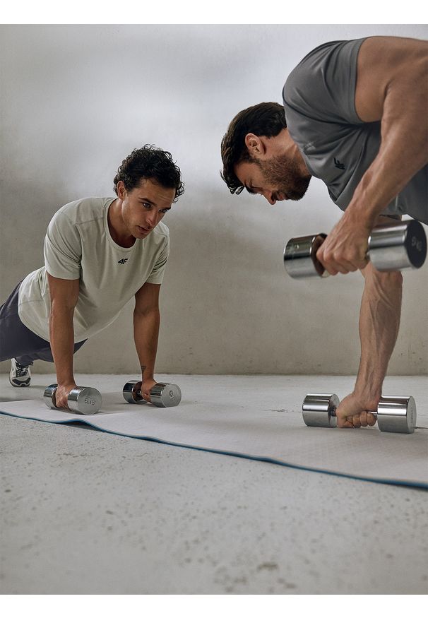 4f - 4F Koszulka treningowa regular szybkoschnąca męska - biała XL. Kolor: biały. Sport: fitness