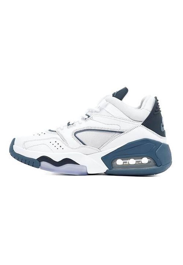 Buty do chodzenia męskie Nike Jordan Point Lane. Zapięcie: sznurówki. Kolor: biały. Materiał: guma, materiał, syntetyk. Szerokość cholewki: normalna. Sport: turystyka piesza