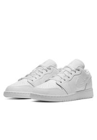 Buty do chodzenia dla dzieci Nike Air Jordan 1 Low GS. Zapięcie: sznurówki. Kolor: biały, wielokolorowy. Materiał: skóra, syntetyk, tkanina, materiał. Szerokość cholewki: normalna. Model: Nike Air Jordan. Sport: turystyka piesza