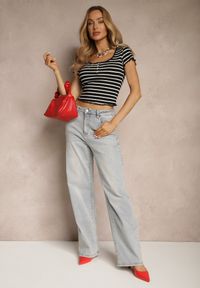 Renee - Czarny T-shirt z Bawełny w Poziome Paski Ozdobiony Koronką i Guzikami Ramilda. Okazja: na co dzień. Kolor: czarny. Materiał: bawełna, koronka. Wzór: aplikacja, koronka, paski. Styl: elegancki, casual
