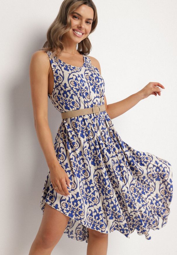 Born2be - Niebieska Bawełniana Sukienka Rozkloszowana w Abstrakcyjny Wzór Natiliana. Okazja: na co dzień. Kolor: niebieski. Materiał: bawełna. Sezon: lato. Styl: casual