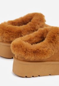 Born2be - Brązowe Śniegowce na Grubej Podeszwie z Niską Cholewką i Futerkiem Sewone. Okazja: na co dzień. Wysokość cholewki: przed kostkę. Kolor: brązowy. Materiał: futro. Szerokość cholewki: normalna. Styl: klasyczny, casual, elegancki #2
