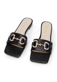 Wittchen - Damskie klapki skórzane z połyskującą klamrą. Kolor: czarny. Materiał: skóra. Wzór: aplikacja. Sezon: lato. Obcas: na obcasie. Styl: klasyczny, elegancki. Wysokość obcasa: niski #5