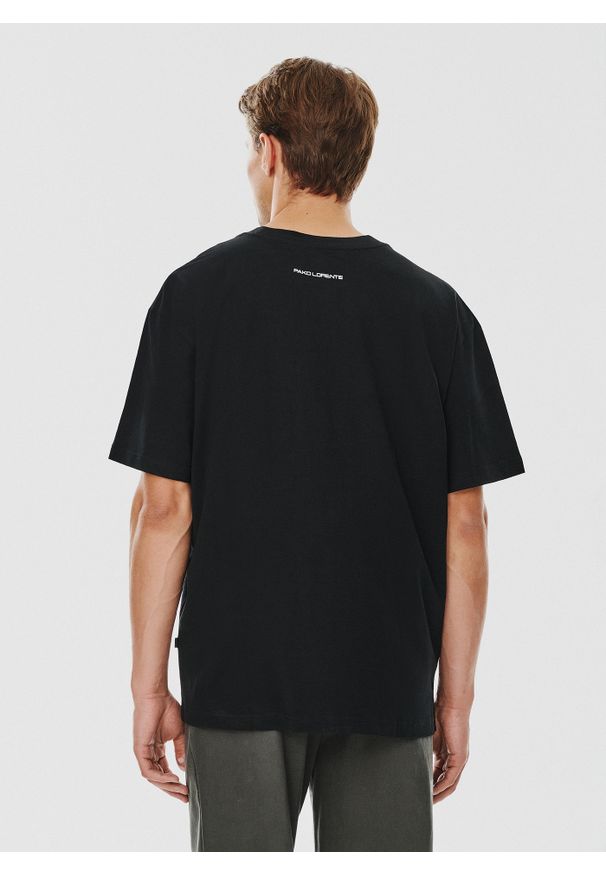 Pako Lorente - PAKO LORENTE – Czarny męski t-shirt basic. Okazja: na co dzień. Kolor: czarny, biały. Materiał: bawełna. Styl: casual