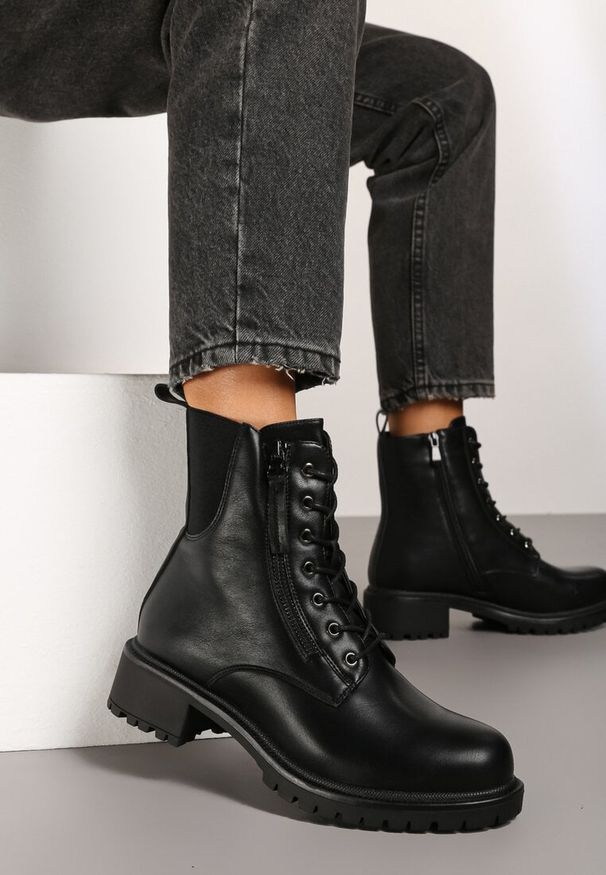 Born2be - Czarne Botki Workery Mocno Ocieplane Zdobione Suwakiem Filodra. Kolor: czarny. Materiał: jeans, futro. Wzór: aplikacja. Styl: elegancki