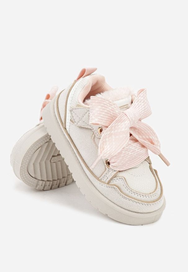 Born2be - Beżowe Śniegowce Sneakersy z Ozdobnym Sznurowaniem Ocieplane Futerkiem Nalinia. Okazja: na uczelnię, na co dzień. Zapięcie: rzepy. Kolor: beżowy. Materiał: futro. Styl: casual, elegancki