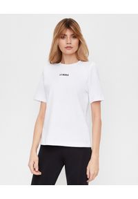 LA MANIA - Biały t-shirt z czarnym nadrukiem. Kolor: biały. Materiał: bawełna, elastan. Wzór: nadruk. Styl: klasyczny #1