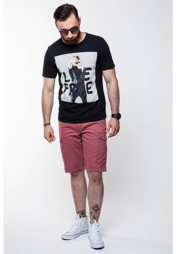 Lee - LEE T SHIRT PHOTO TEE BLACK L60QEP01 112113474. Wzór: nadruk. Styl: klasyczny