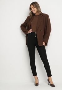 Born2be - Czarne Spodnie Skinny z Wysokim Stanem i Aplikacjami w Kształcie Guzików Wedarise. Okazja: na spacer, na co dzień. Stan: podwyższony. Kolor: czarny. Wzór: aplikacja. Styl: casual, klasyczny #5