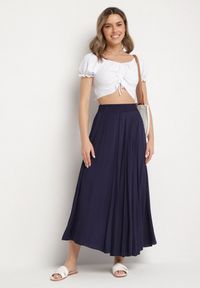 Born2be - Granatowa Wiskozowa Rozkloszowana Spódnica Lunisenia. Okazja: na co dzień. Kolor: niebieski. Materiał: wiskoza. Sezon: wiosna. Styl: klasyczny, elegancki, casual #7