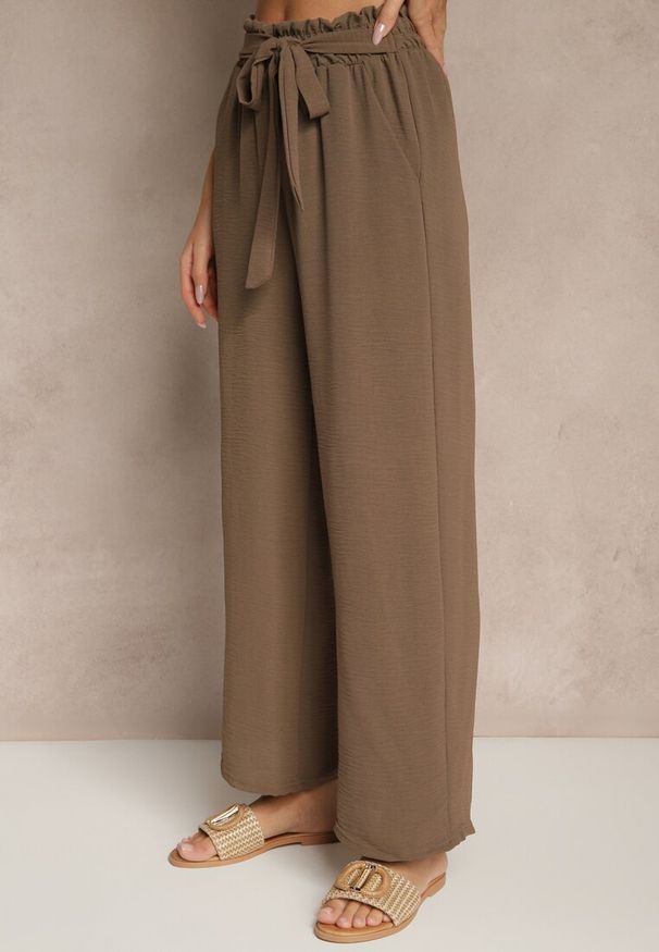 Renee - Ciemnobrązowe Spodnie z Wiskozą o Szerokim Kroju High Waist z Wiązaniem Ivelwia. Stan: podwyższony. Kolor: brązowy. Materiał: wiskoza. Sezon: lato