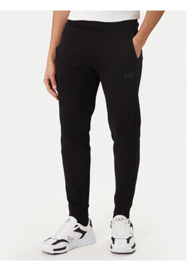 EA7 Emporio Armani Dres 7M001602 AF20845 M5055 Czerwony Regular Fit. Kolor: czerwony. Materiał: syntetyk, bawełna