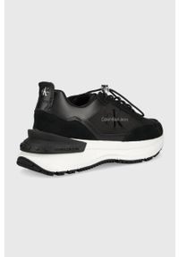 Calvin Klein Jeans sneakersy kolor czarny. Nosek buta: okrągły. Zapięcie: sznurówki. Kolor: czarny. Materiał: skóra, guma. Obcas: na platformie #4