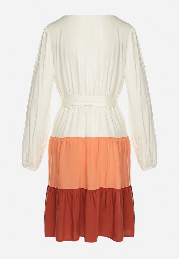 Born2be - Biało-Bordowa Sukienka Mini Z Gumką w Paskiem w Talii Tixia. Kolor: biały. Długość: mini