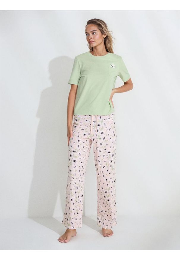 Sinsay - Bawełniana piżama dwuczęściowa z nadrukiem - zielony. Kolor: zielony. Materiał: bawełna. Wzór: nadruk