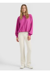 4f - 4F Bluza dresowa nierozpinana z modalem damska - różowa L. Okazja: na co dzień. Kolor: różowy. Materiał: dresówka. Długość: krótkie. Styl: casual #2