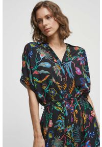 medicine - Medicine sukienka kolor czarny midi prosta. Kolor: czarny. Materiał: tkanina. Długość rękawa: krótki rękaw. Typ sukienki: proste. Długość: midi #2