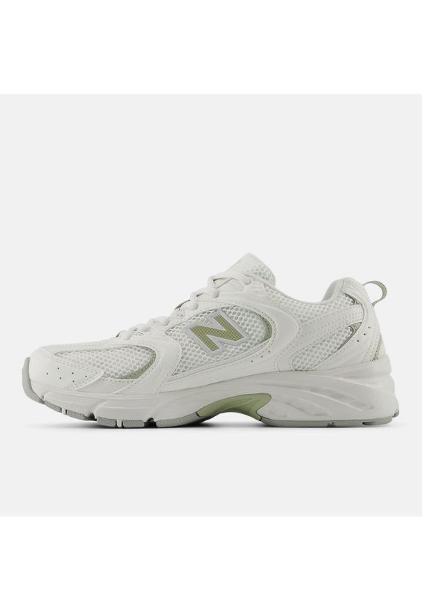 New Balance 530 U530CSC Sneakersy unisex. Okazja: na co dzień. Kolor: kremowy. Materiał: materiał. Szerokość cholewki: normalna. Sezon: lato