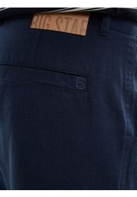Big-Star - Spodnie męskie loose z dodatkiem lnu granatowe Patrik 403. Okazja: na co dzień. Kolor: niebieski. Materiał: len. Wzór: haft, paski, ze splotem. Styl: casual, elegancki #6