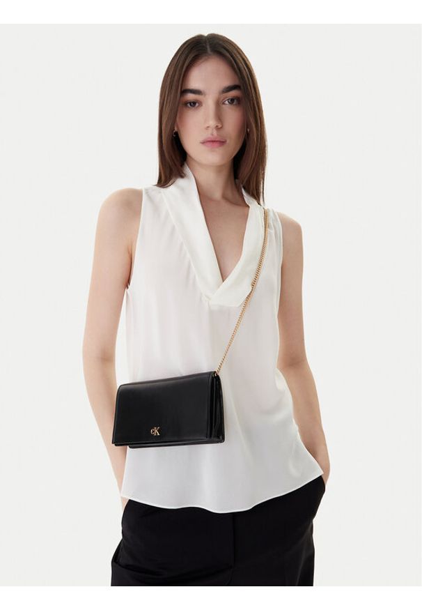 Calvin Klein Torebka Ck Wallet On Chain LV04F3319G Czarny. Kolor: czarny. Materiał: skórzane