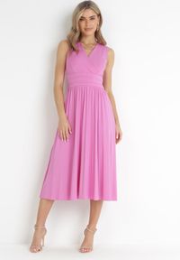 Born2be - Różowa Sukienka Midi Bez Rękawów z Plisowanym Dołem Dreana. Kolor: różowy. Długość rękawa: bez rękawów. Styl: elegancki. Długość: midi #5