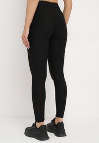 Born2be - Czarne Legginsy Sportowe z Elastyczną Gumką i Tłoczonym Wzorem Ardisa. Okazja: na co dzień. Kolor: czarny. Styl: sportowy #5