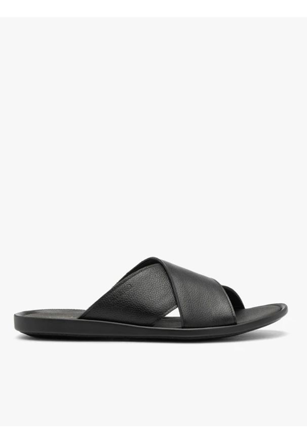 Ryłko - Czarne klapki męskie ze skóry licowej. Okazja: na co dzień. Kolor: czarny. Materiał: skóra. Sezon: lato. Styl: casual, street, elegancki, wakacyjny