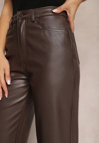 Renee - Brązowe Szerokie Spodnie High Waist z Imitacji Skóry Curbelo. Stan: podwyższony. Kolor: brązowy. Materiał: skóra #5