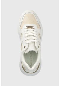 Calvin Klein sneakersy kolor beżowy. Nosek buta: okrągły. Zapięcie: sznurówki. Kolor: beżowy. Materiał: skóra, guma. Obcas: na platformie #5
