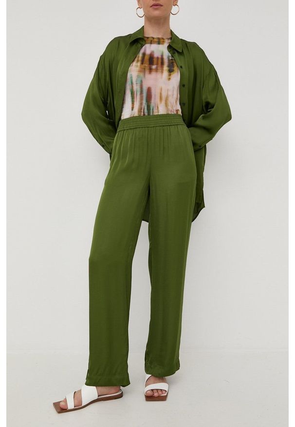 Herskind spodnie damskie kolor zielony proste high waist. Okazja: na co dzień. Stan: podwyższony. Kolor: zielony. Materiał: tkanina, guma. Styl: casual