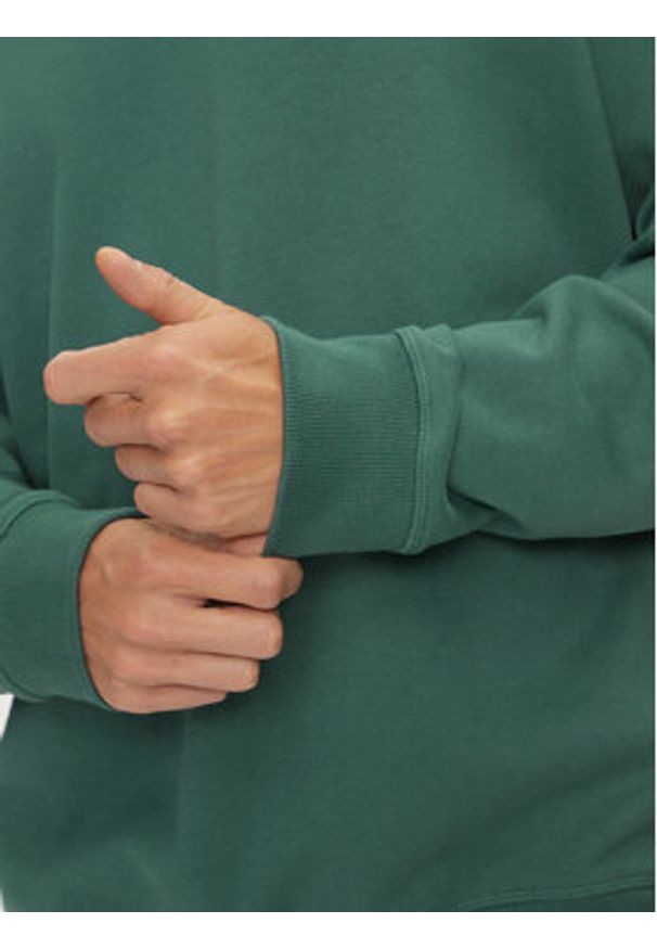 New Balance Bluza Athletics Premium Logo MT41547NUS Zielony Relaxed Fit. Kolor: zielony. Materiał: bawełna