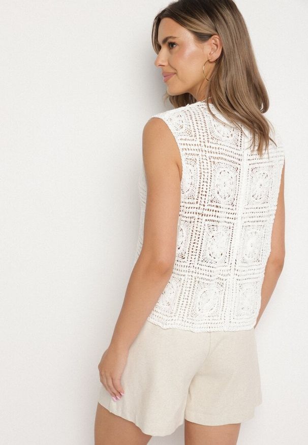 Born2be - Biała Ażurowa Bawełniana Kamizelka Haluvira. Okazja: na co dzień. Kolor: biały. Materiał: bawełna. Wzór: ażurowy. Styl: casual, elegancki