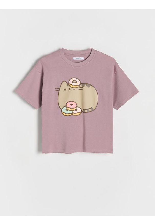 Reserved - T-shirt Pusheen - fioletowy. Kolor: fioletowy. Materiał: bawełna. Długość: krótkie