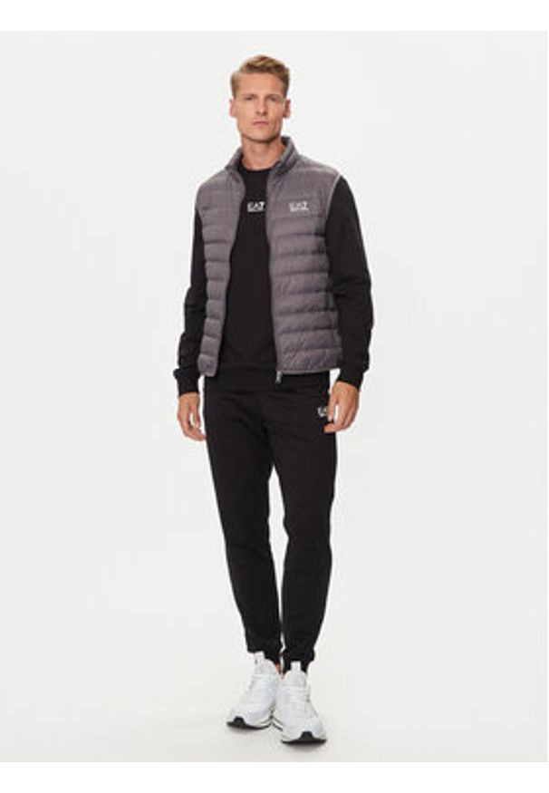 EA7 Emporio Armani Bezrękawnik 8NPQ06 PNGPZ 1992 Szary Regular Fit. Kolor: szary. Materiał: syntetyk. Długość rękawa: bez rękawów