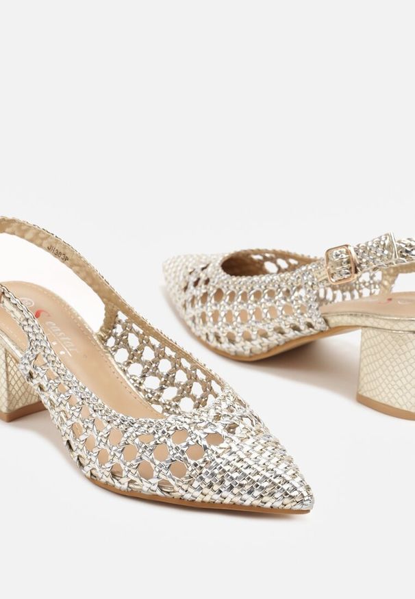 Renee - Złote Sandały Slingback na Słupkowym Obcasie z Szydełkowym Zdobieniem Eledira. Zapięcie: pasek. Kolor: złoty. Materiał: jeans. Wzór: aplikacja. Obcas: na obcasie. Styl: elegancki, klasyczny. Wysokość obcasa: średni