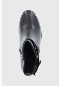 Liu Jo Botki skórzane SF1181P010222222 damskie kolor czarny na słupku. Nosek buta: okrągły. Kolor: czarny. Materiał: skóra. Obcas: na słupku. Wysokość obcasa: średni #3