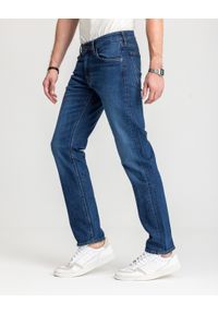 Lee - LEE DAREN MĘSKIE SPODNIE JEANSOWE REGULAR STRAIGHT L707KNDD 112118219. Okazja: na co dzień, do pracy. Długość: krótkie. Wzór: jednolity, napisy. Sezon: wiosna, jesień, lato. Styl: casual, klasyczny #4